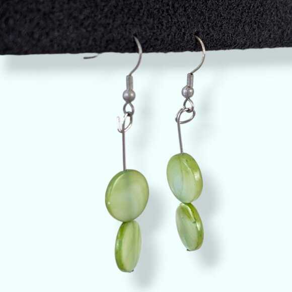 (2/$20) Dangling Green Shell Disc Earrings - Picture 2 of 4